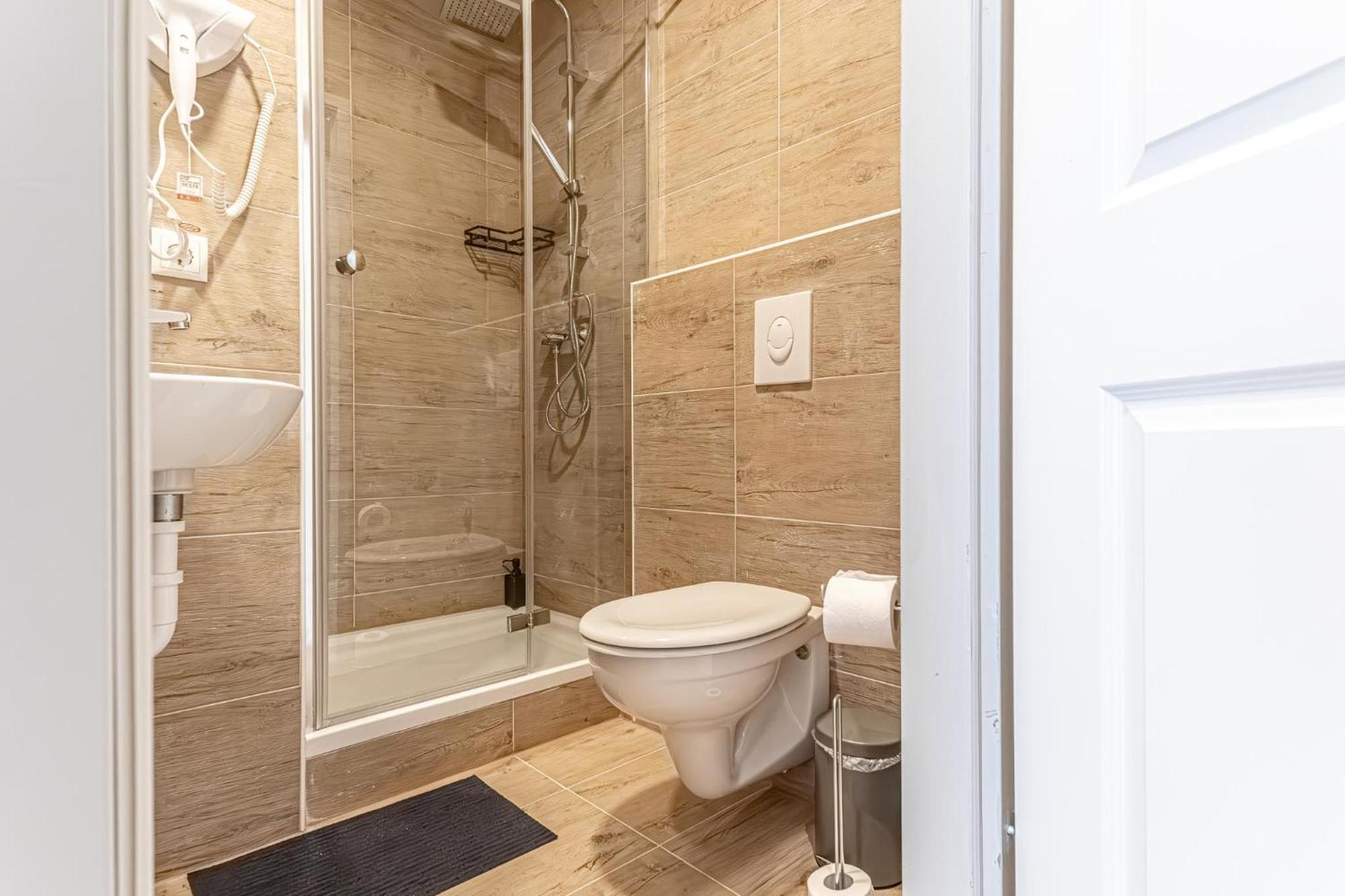 Wiener Stadthalle Boutique - Ideal For Couples Appartamento