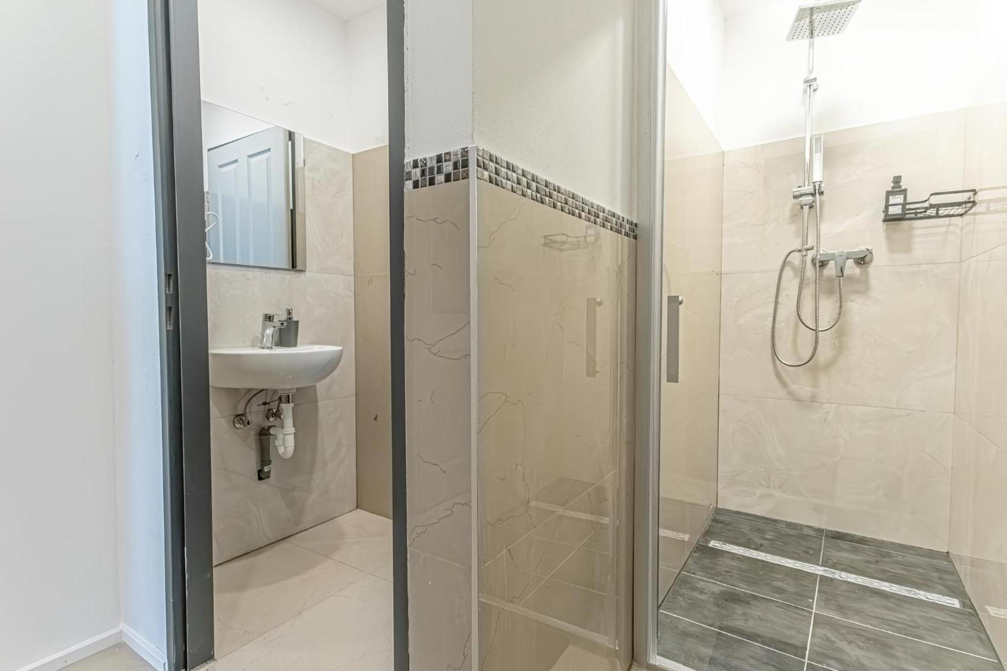 Wiener Stadthalle Boutique - Ideal For Couples Vienne