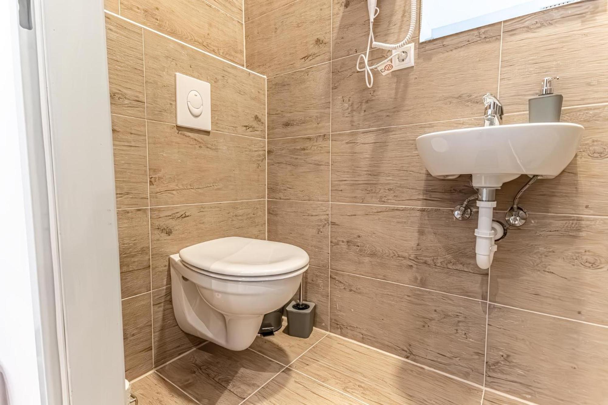 Wiener Stadthalle Boutique - Ideal For Couples Appartement