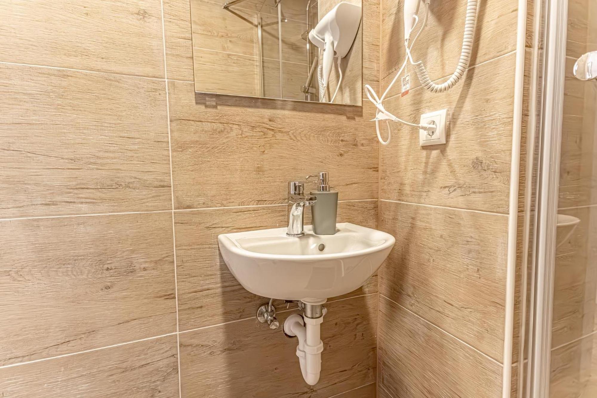 Wiener Stadthalle Boutique - Ideal For Couples Vienne